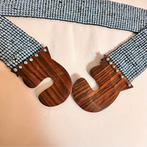 Blue Beaded Woven Elasticized Belt with Wooden Buckle - Picture 6 of 7